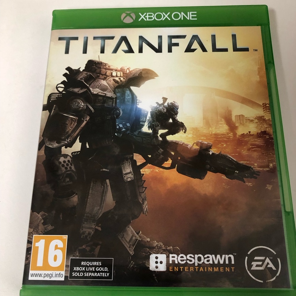 Xbox One Titanfall Video Game (Microsoft Xbox One,‎ 2014)